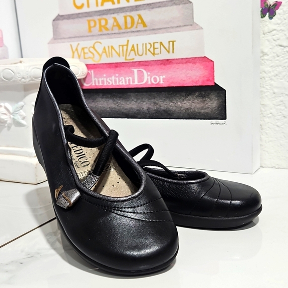 Black Women's Ballet Flats - Picture 1 of 7